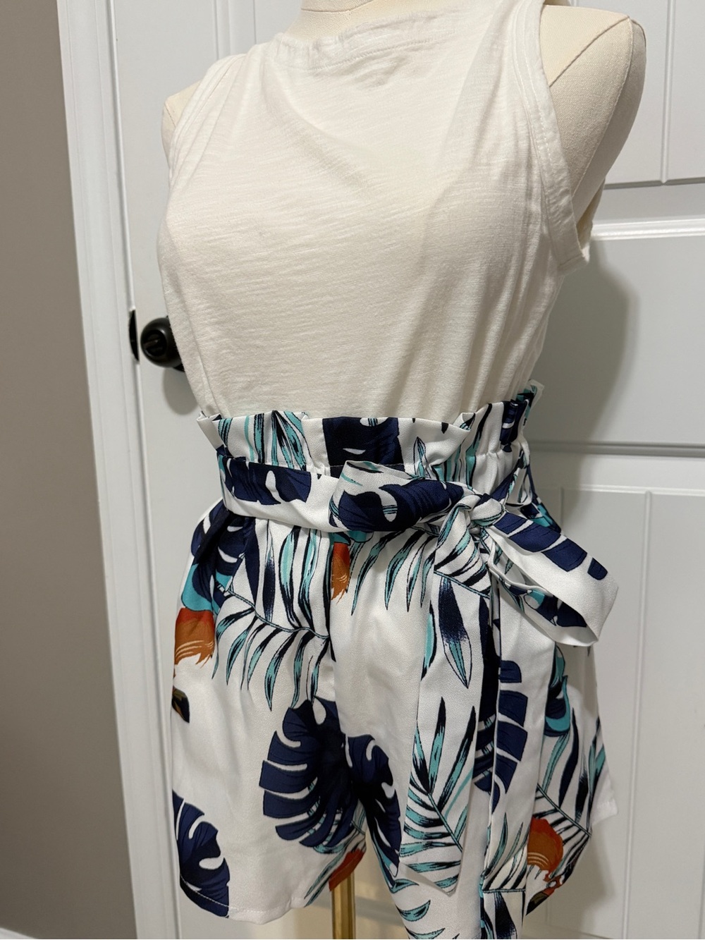 White Sleeveless Top with Tropical Leaf Print Tie-Waist Shorts